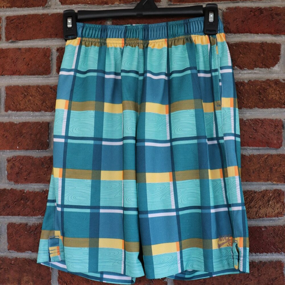 nike shorts * athletic * boys size medium *